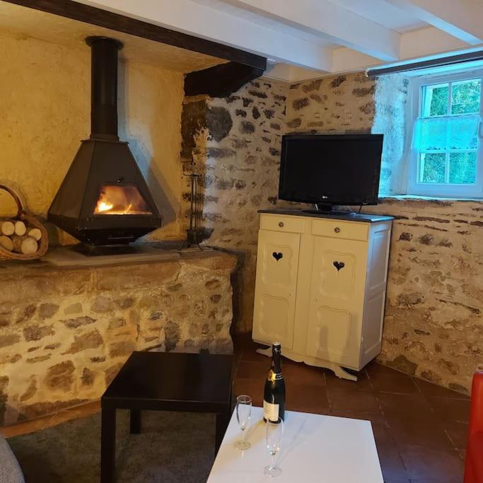 Penty Typique Kercab Dans Un Ancien Moulin Villa Plomodiern Kültér fotó
